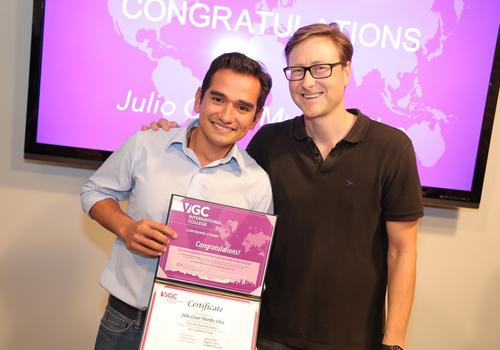 Studente con il certificato finale