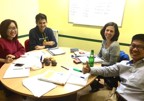 Piccolo gruppo di studenti a lezione